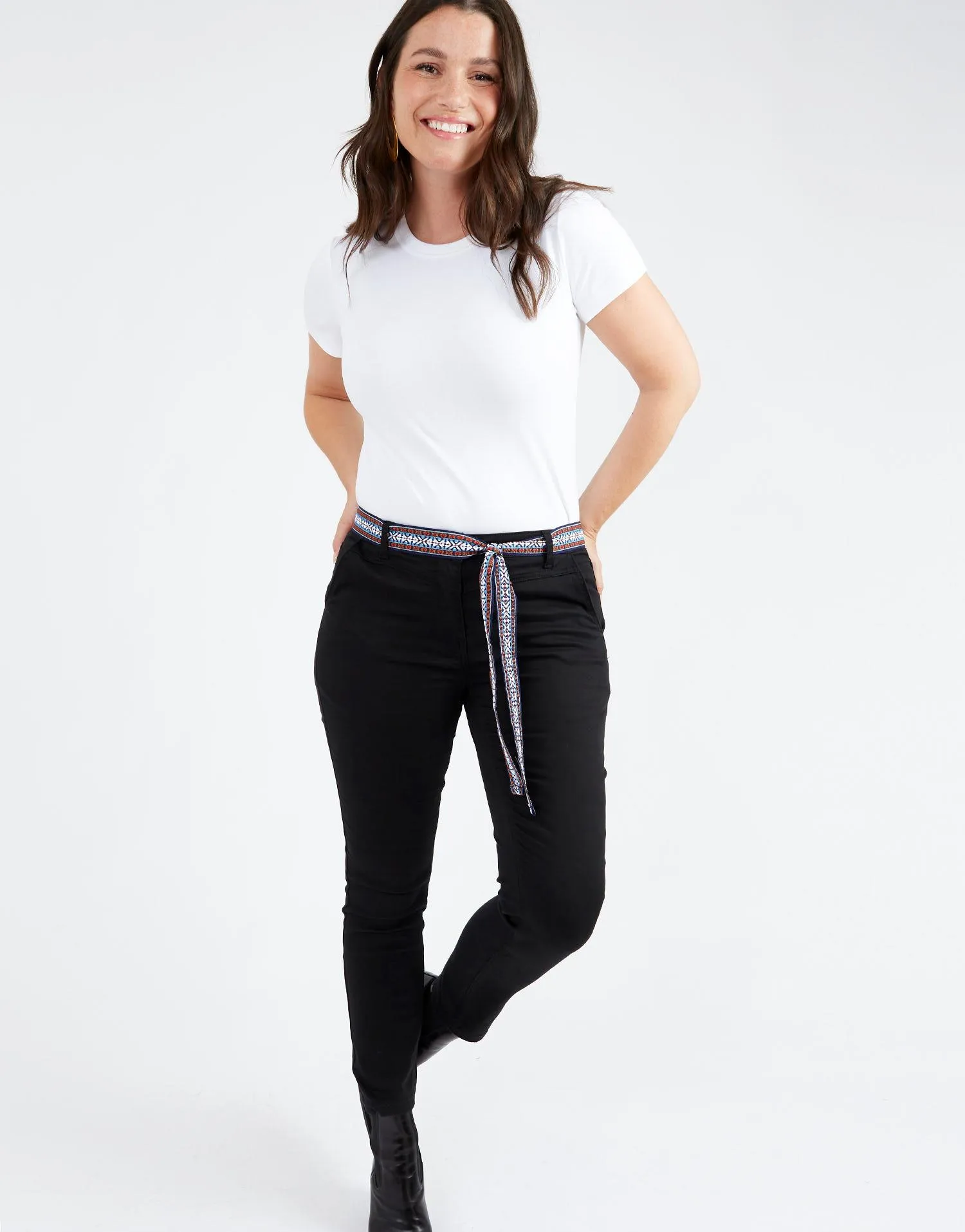 7/8 slim solid color pants.