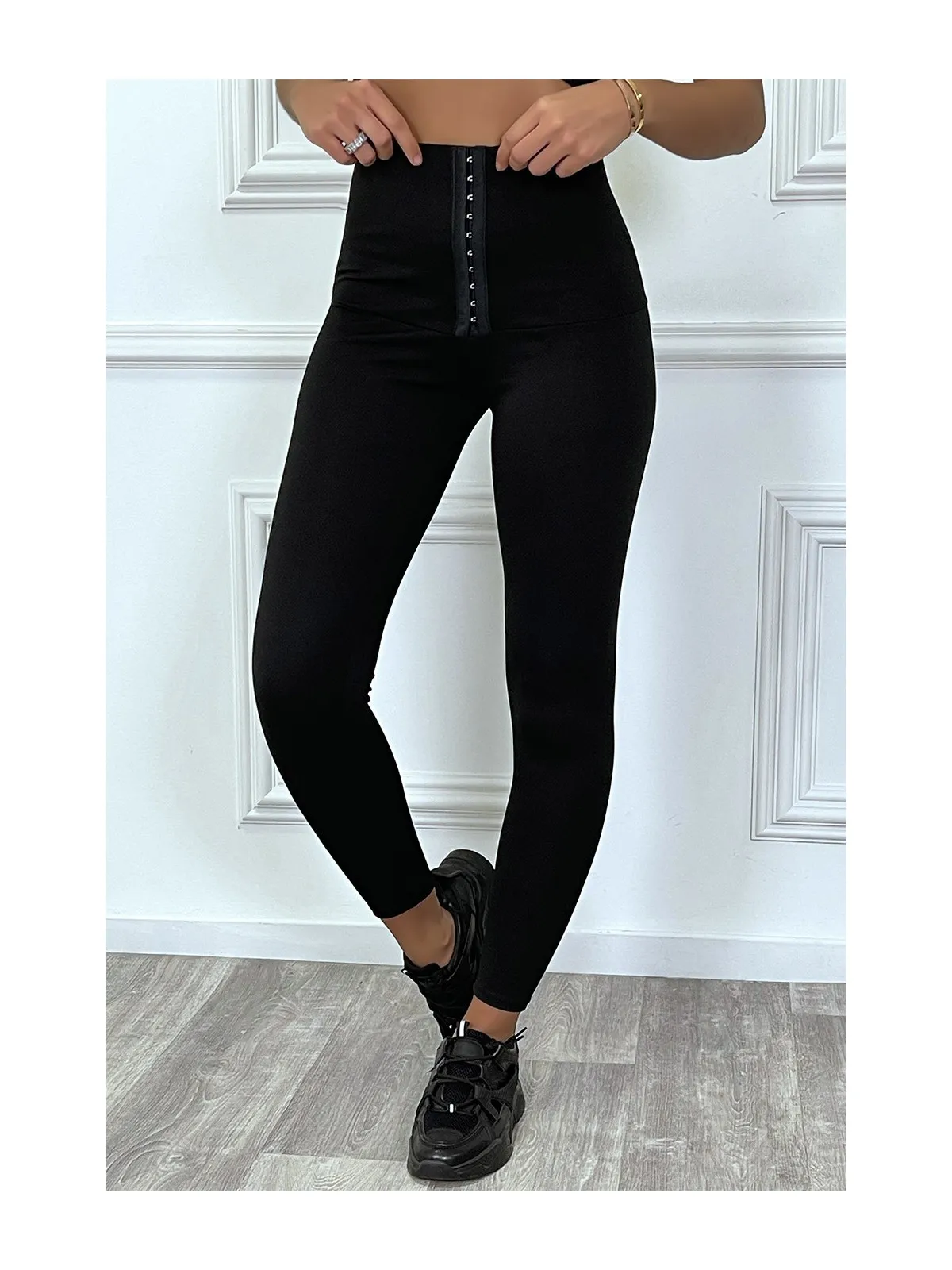 High-waisted tummy control anti-cellulite 2-in-1 shaping leggings.