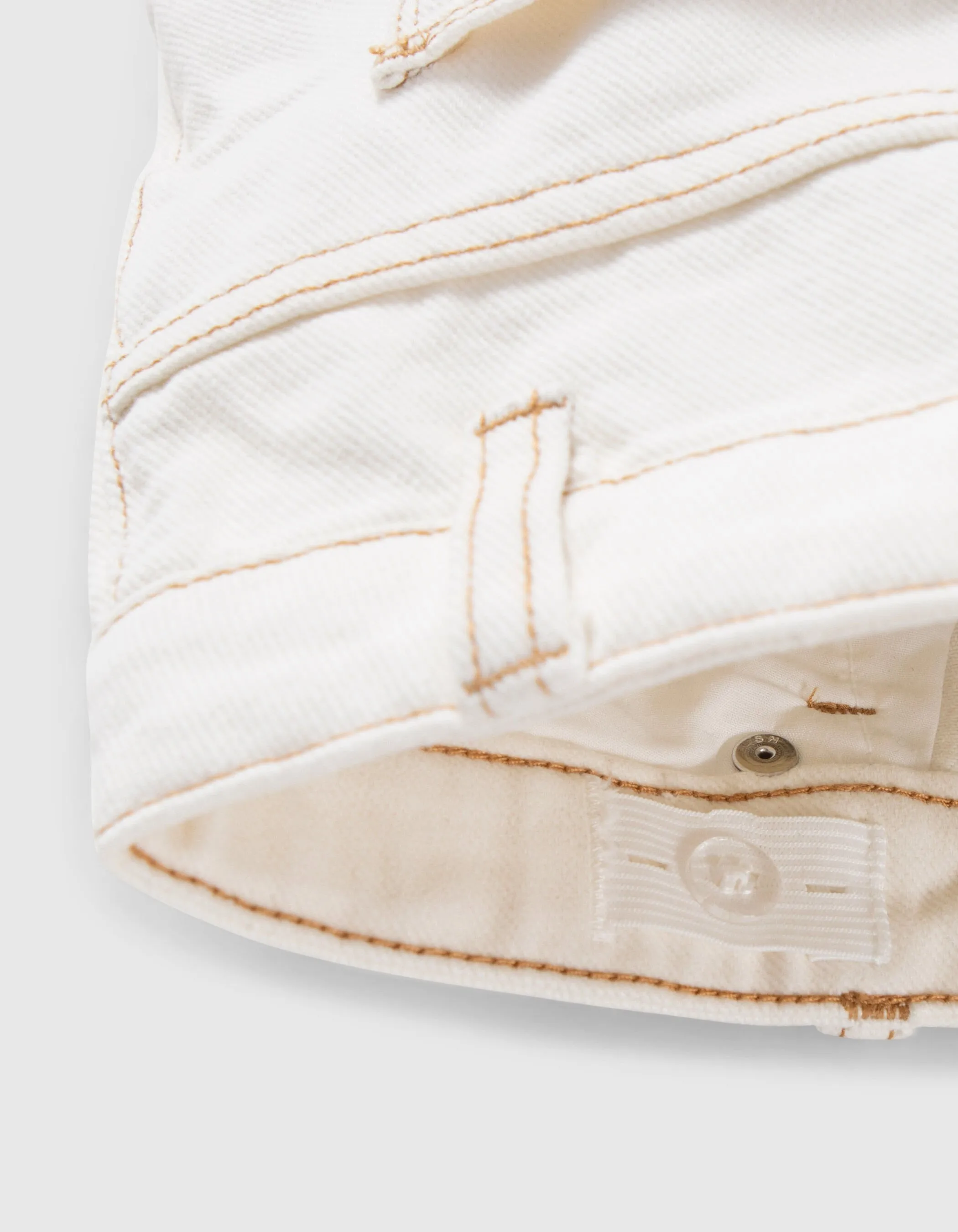 Stretch & fringed bottom recycled ecru jeans for girls.