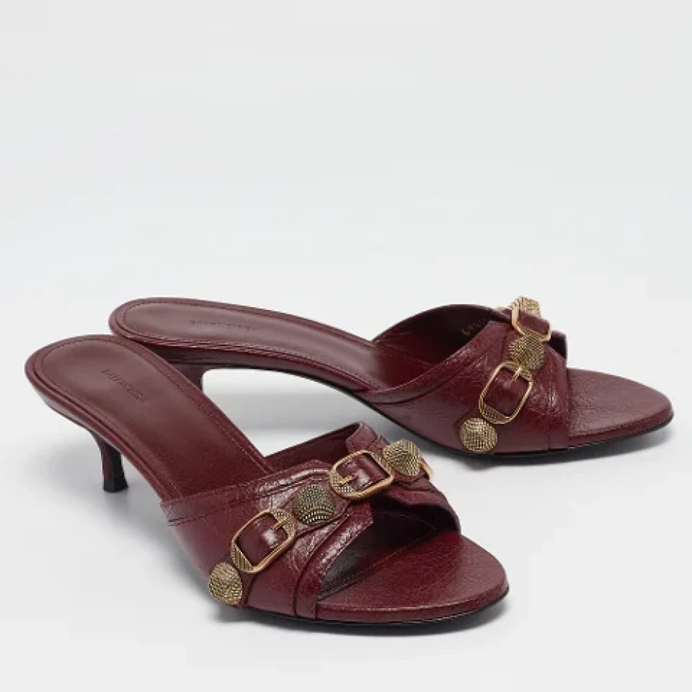 Used Leather Sandals