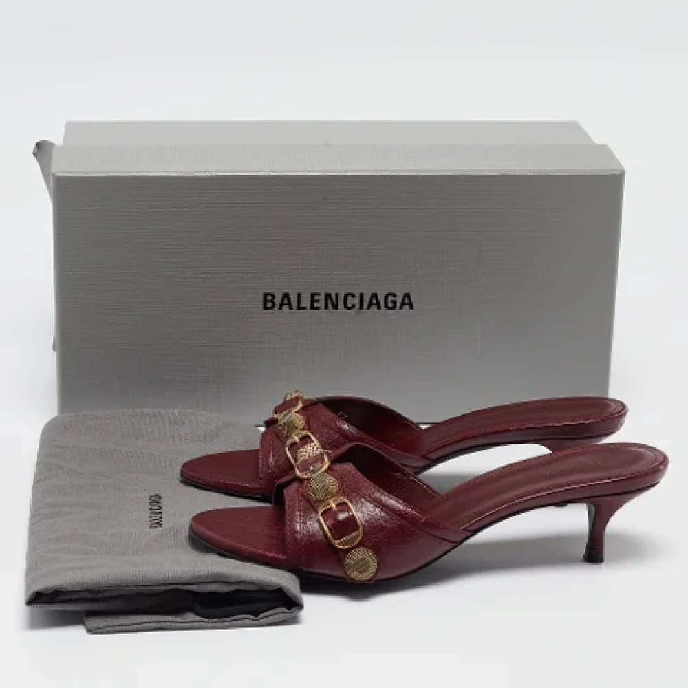 Used Leather Sandals