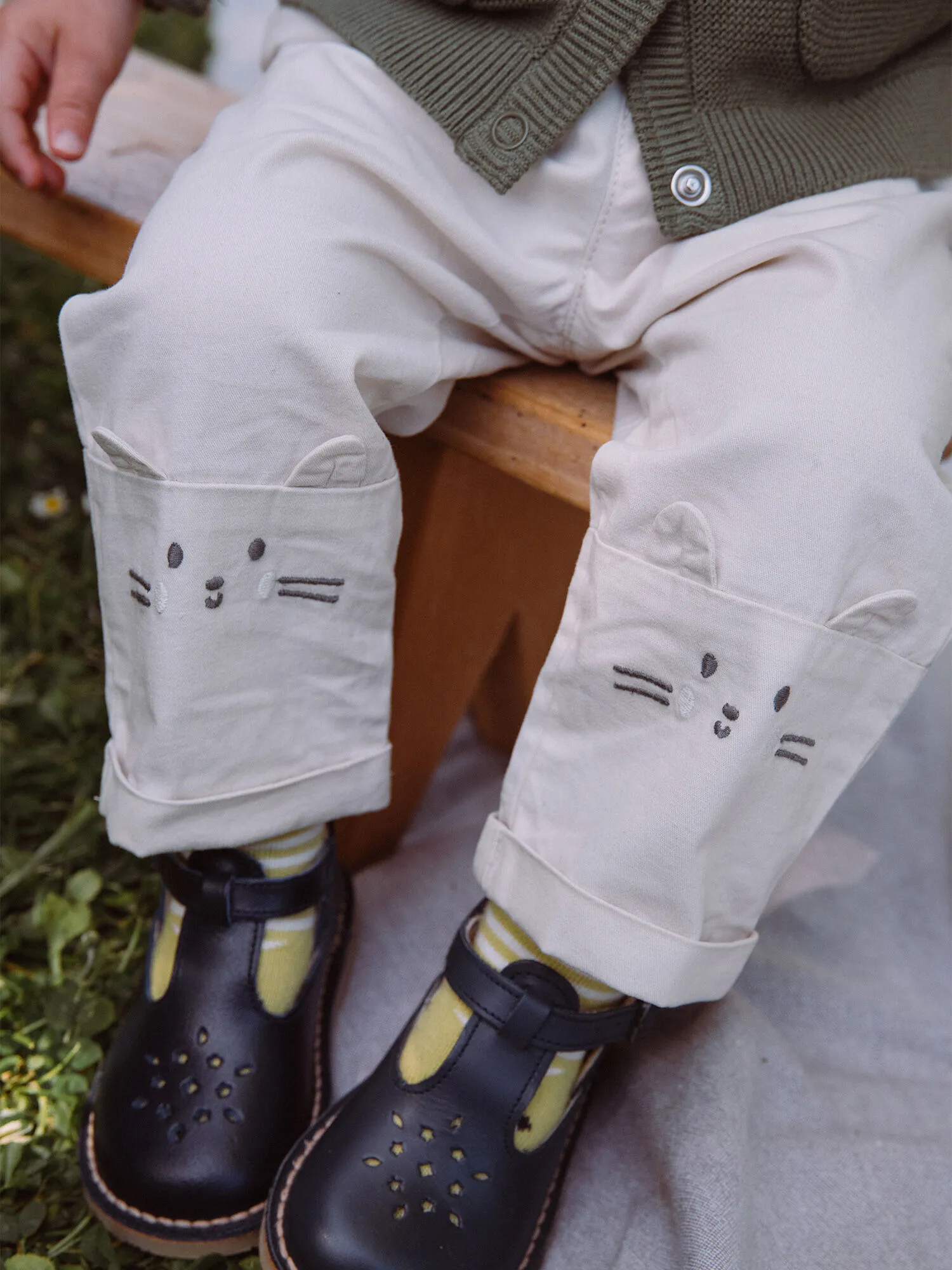 White chalk twill trousers.